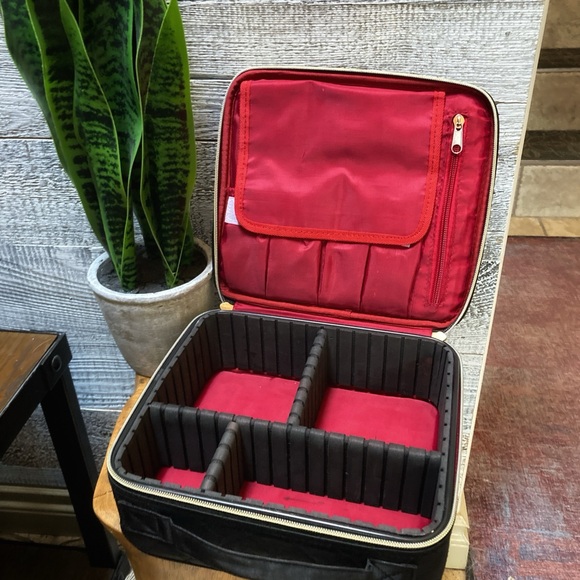 🏷 Lokass | Large Portable Cosmetics/Makeup Case - Black/Red - Picture 1 of 7